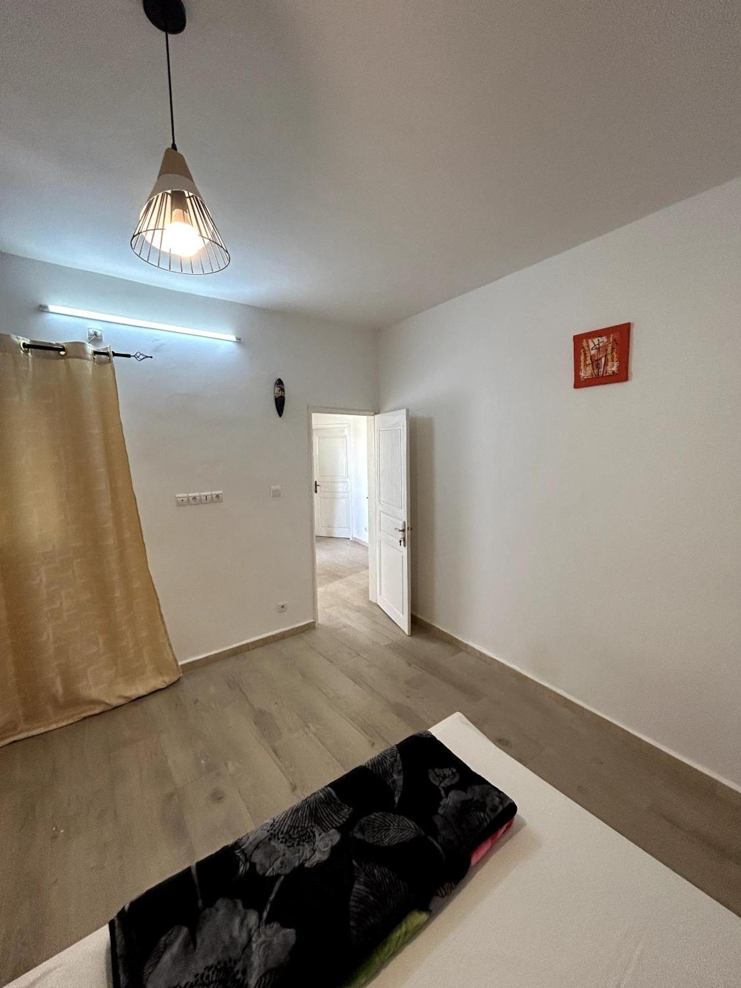 Chambre Spacieuse Avec Balcon - Salle De Bain Exterieure Privee & Breakfast 세인트루이스 외부 사진